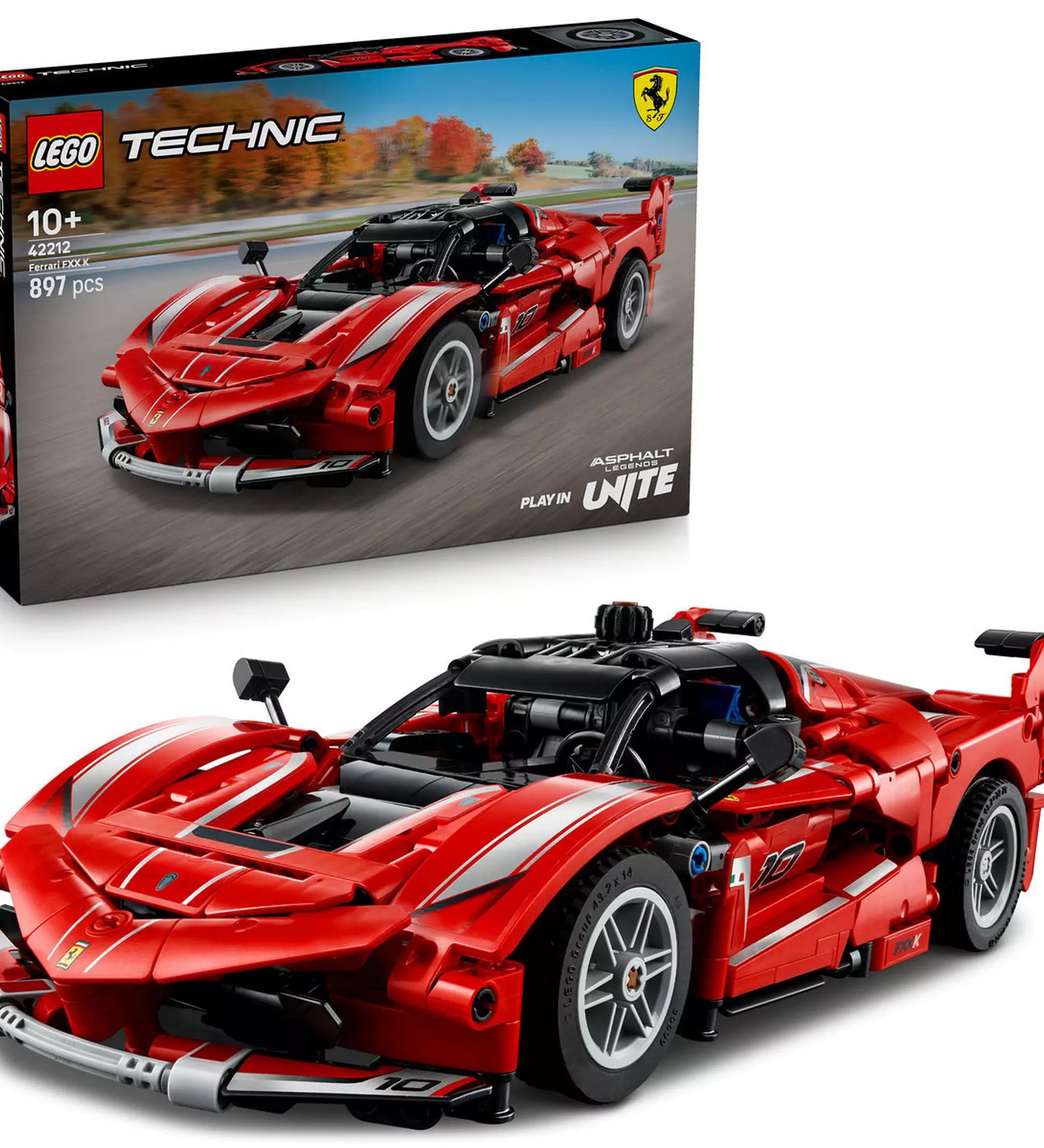 LEGO Technic Ferrari FXX K (42212) modell és doboz együtt – A piros Ferrari versenyautó és a készlet előlapja, ideális kiállításhoz.