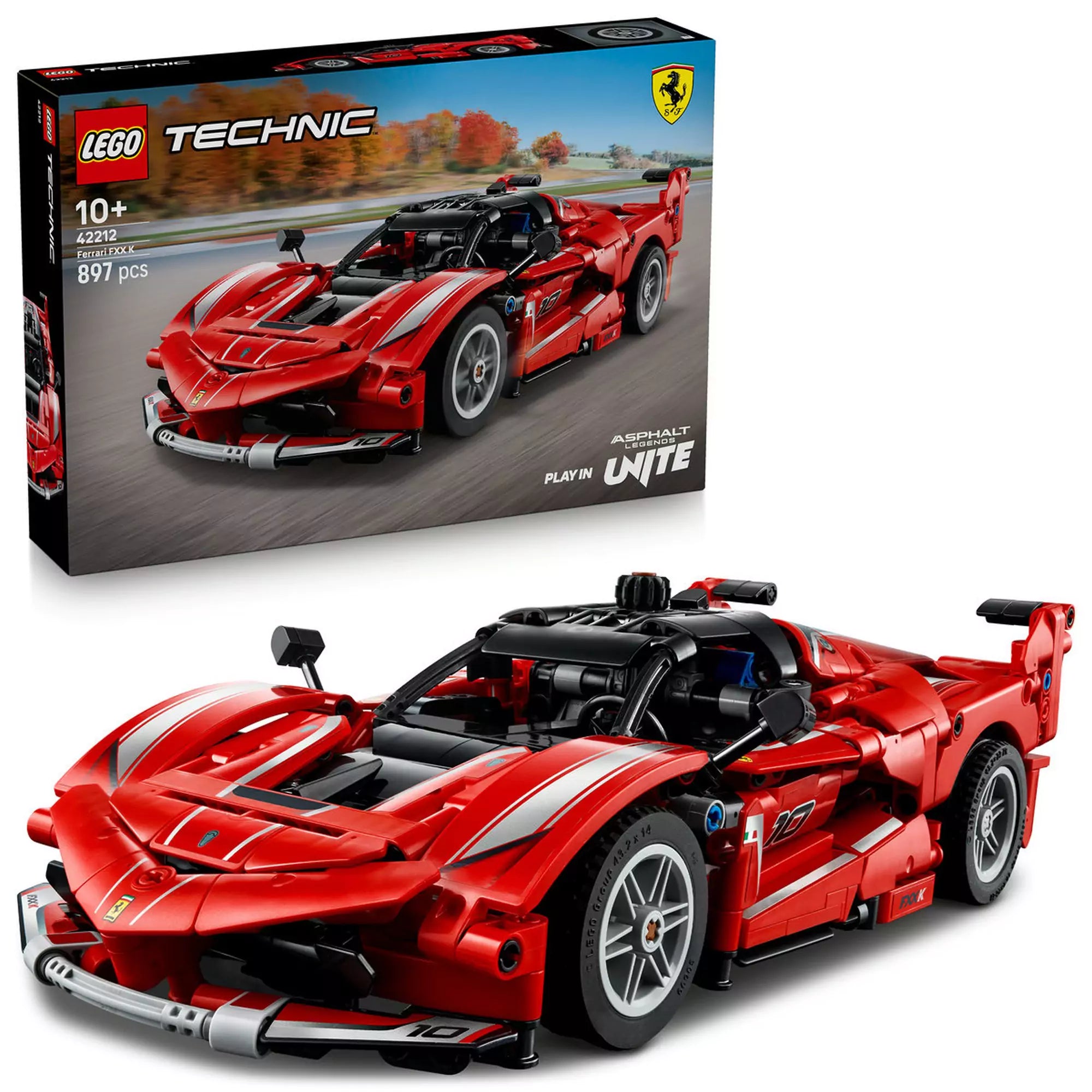 LEGO Technic Ferrari FXX K (42212) modell és doboz együtt – A piros Ferrari versenyautó és a készlet előlapja, ideális kiállításhoz.