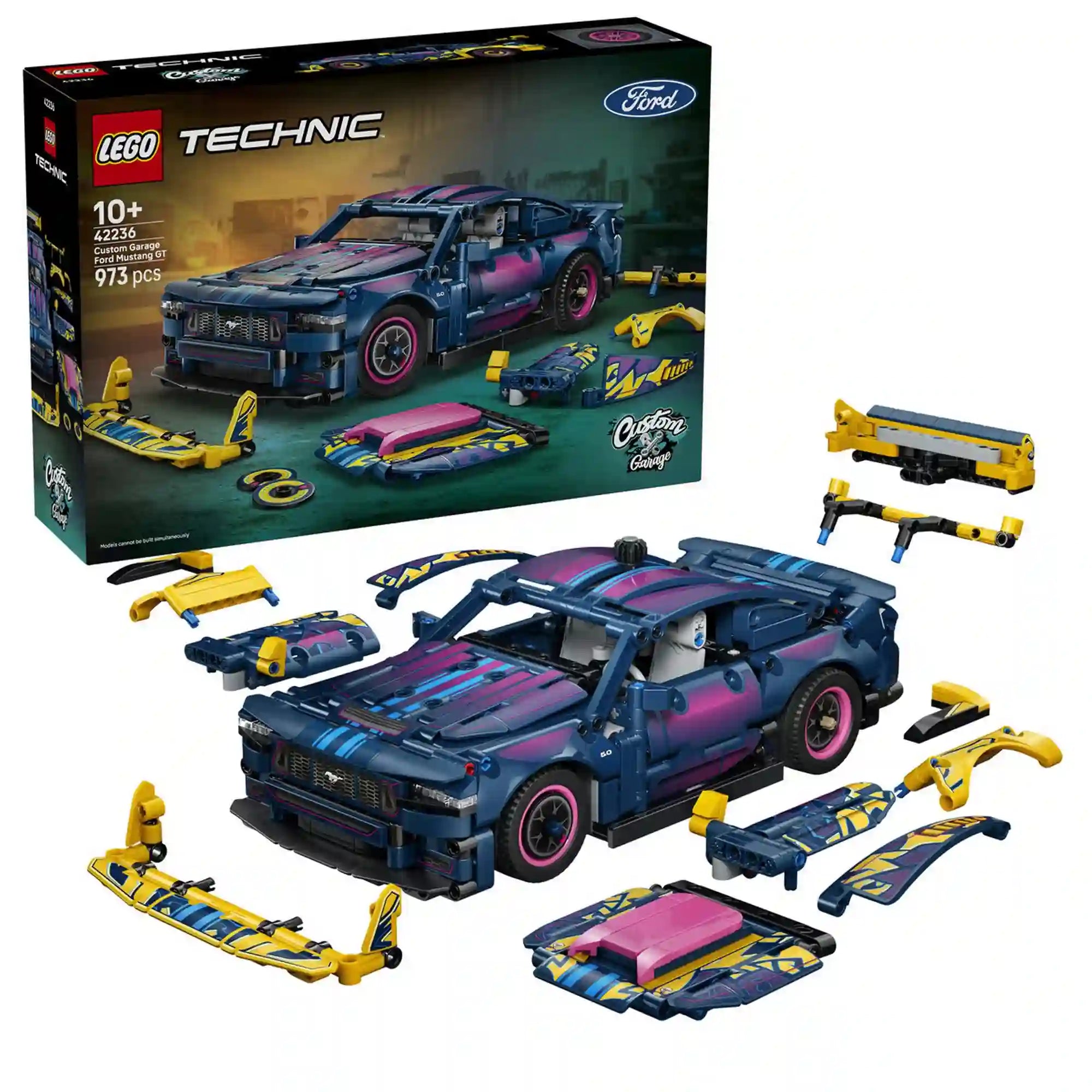 : LEGO Technic Ford Mustang GT 42236 modellautó a dobozzal és a cserélhető tuning elemekkel.