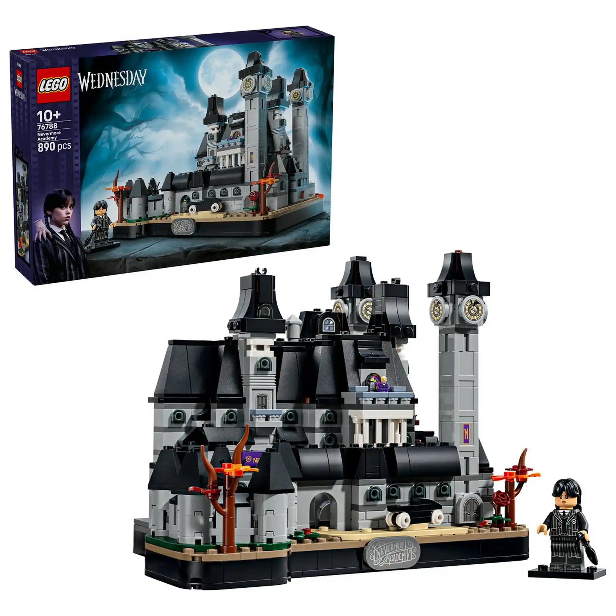 LEGO Wednesday: Nevermore Akadémia 76788 megépített kastélya Wednesday minifigurájával és a termék dobozával.