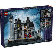 LEGO Wednesday: Nevermore Akadémia 76788 dobozának hátoldala, a kastély belső tereivel és részletes szobáival.