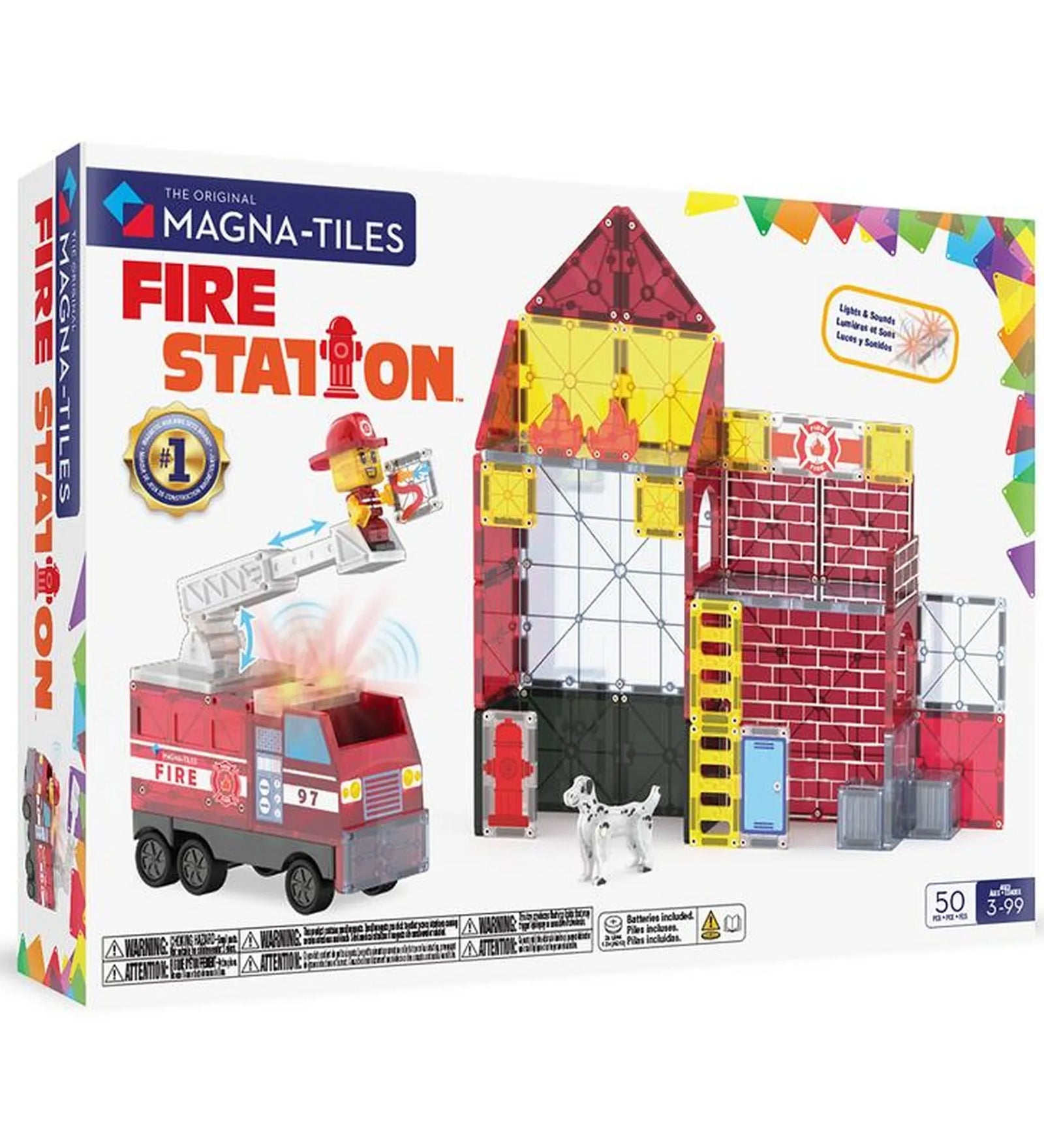 A Magna-Tiles Fire Station doboza, amelyen a 50 darabos készlet elemei, a tűzoltóállomás építménye, a tűzoltóautó és a figurák láthatók.