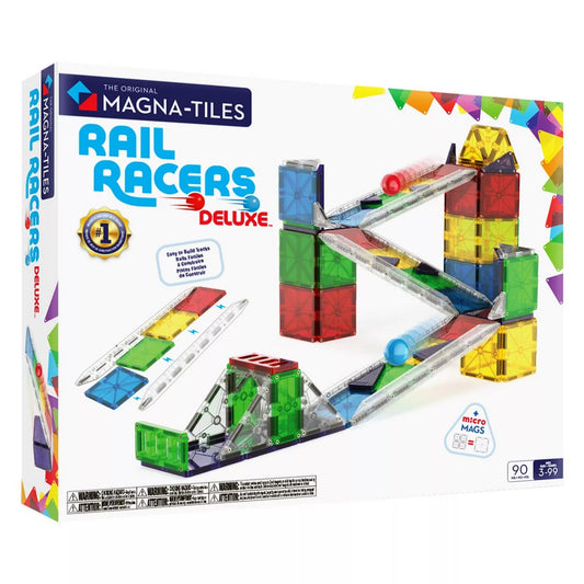 A MAGNA-TILES Rail Racers Deluxe 90 darabos mágneses építőkészlet doboza, amelyen egy színes, átlátszó sínekkel és golyókkal kiegészített versenypálya látható. A csomag microMAGS technológiát is tartalmaz, ami megkönnyíti az építést.