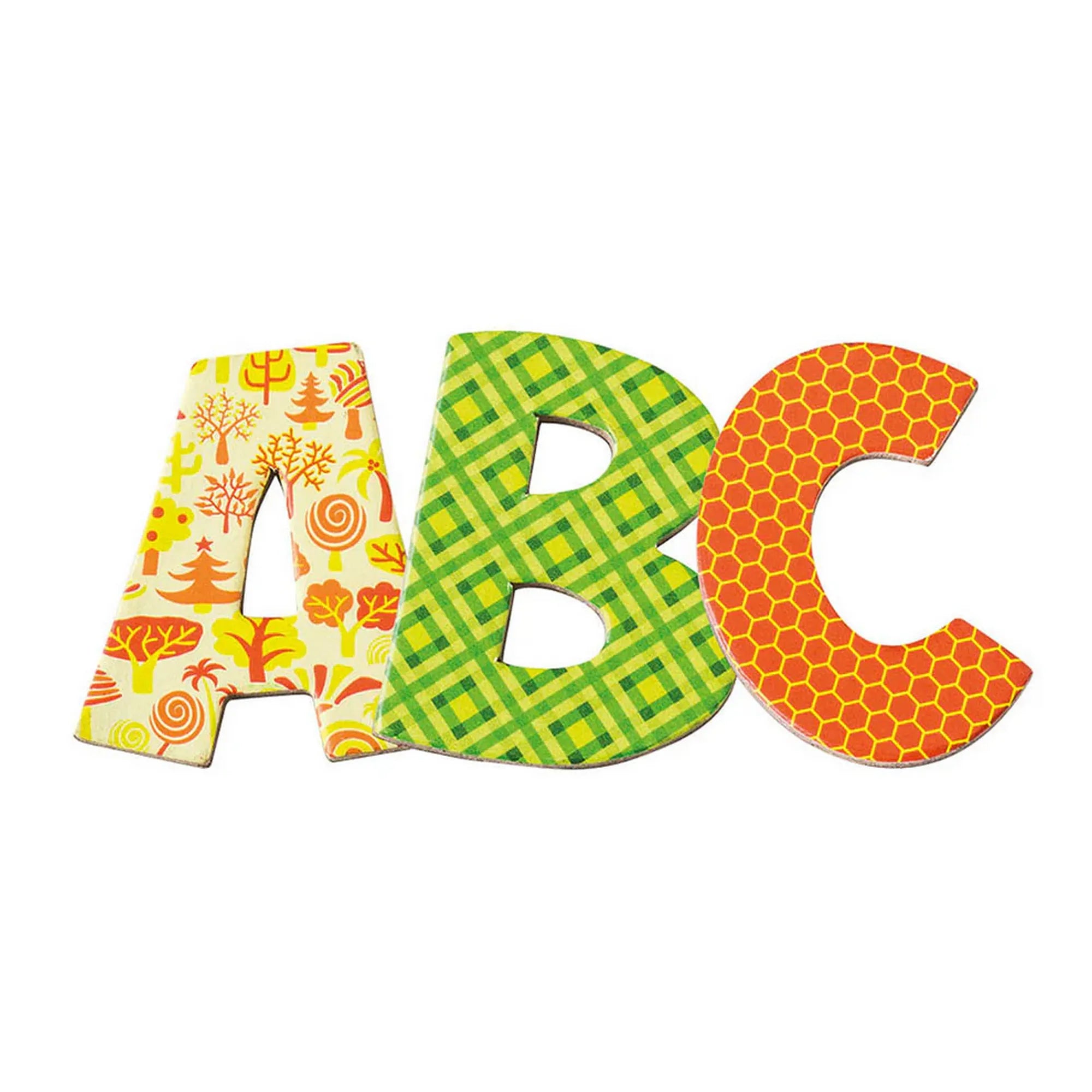 Mágneses betűk, 60 darabos, Cayro – A, B és C mintás mágneses betűk közelről.