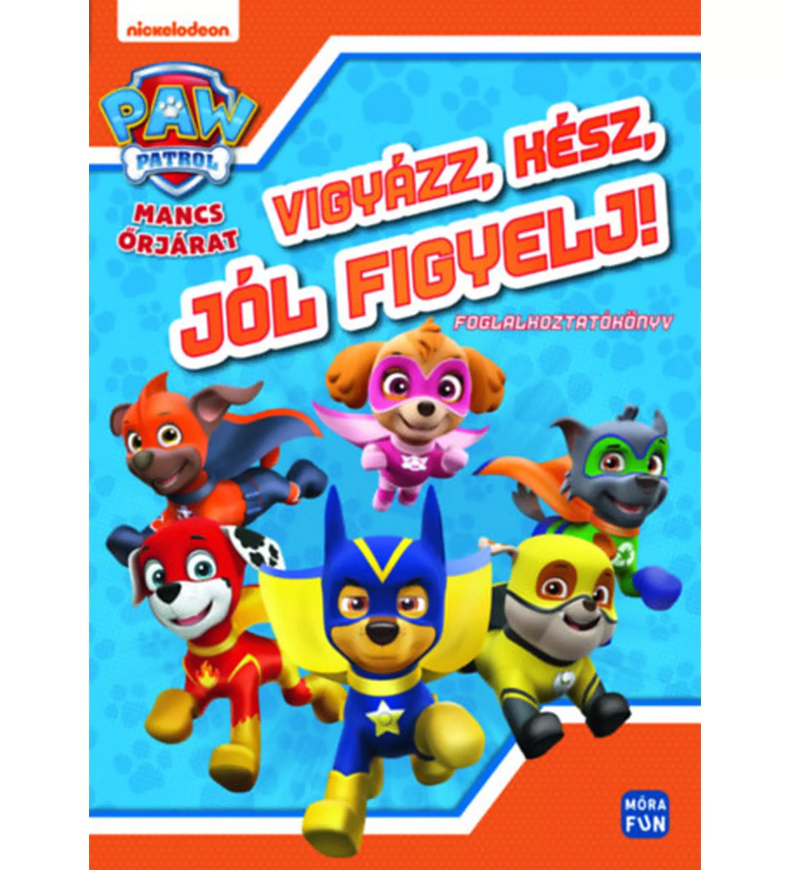 „Mancs Őrjárat: Vigyázz, kész, jól figyelj! Foglalkoztatókönyv” borítója – a kutyahősök szuperhős jelmezben, kék és narancssárga háttér előtt.