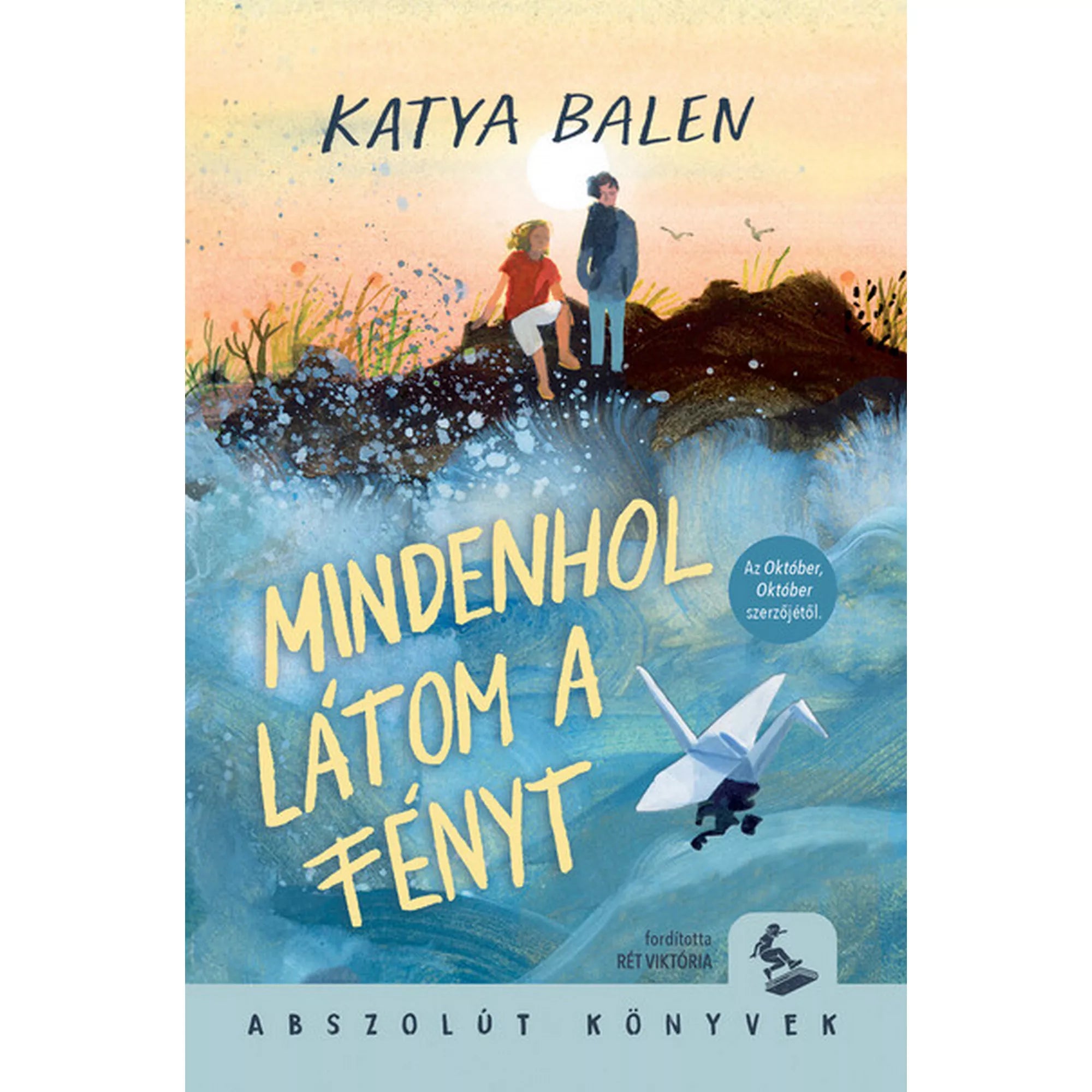 A Mindenhol látom a fényt könyv borítója, amelyen két gyerek ül a parton naplementében; az előtérben hullámok és egy origami madár látható.