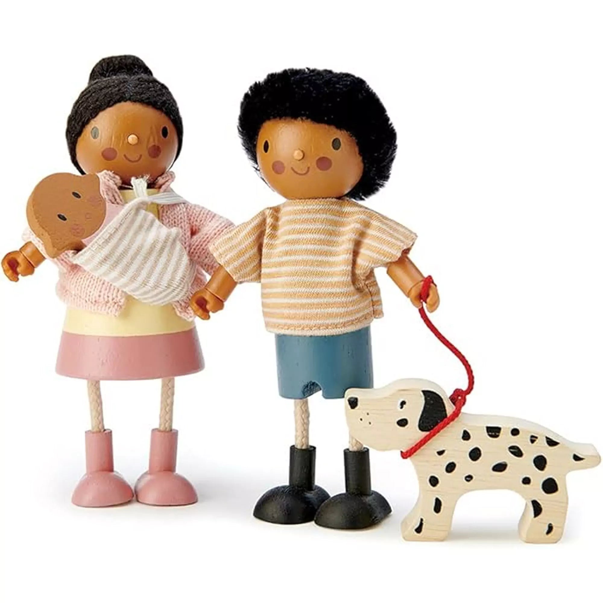 Mrs. Forrester és babája, Tender Leaf Toys – Kézzel festett fa babafigura babahordozóval és kötött kardigánnal, valamint egy másik babfigura mely pórázon kutyát sétáltat.