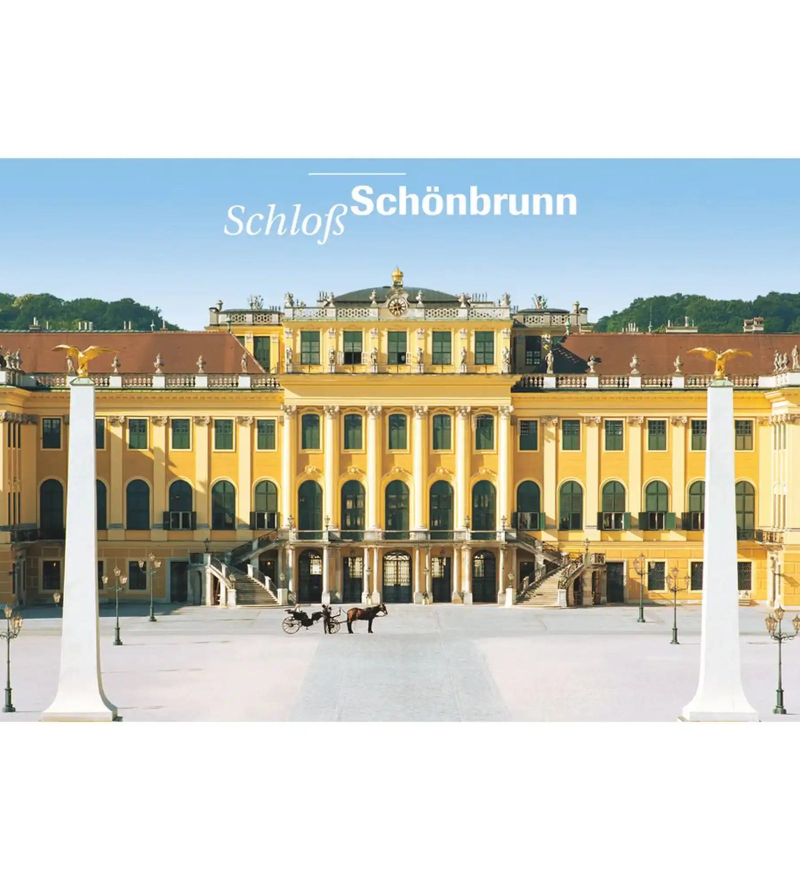 Schönbrunn kastély panorámaképe Bécsben, a híres barokk palota impozáns homlokzatával, díszes oszlopaival és tágas udvarával.