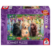 Schmidt Puzzle 1000 darabos kirakó doboza, három aranyos kölyökkutyával virágos kertben, fehér kerítés előtt, pillangókkal és játékokkal