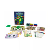 Smaragd Koponyák társasjáték teljes tartalma kiterítve: dobókockák, játéktábla, kártyák, jelölők és pontozóelemek