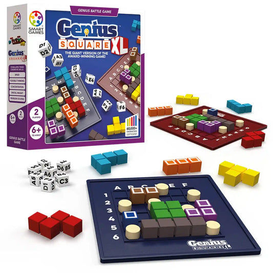 Genius Square XL logikai társasjáték doboza és tartalma két nagyméretű játéktáblával, színes puzzle elemekkel, koordináta dobókockákkal és stratégiai kirakó feladványokkal.