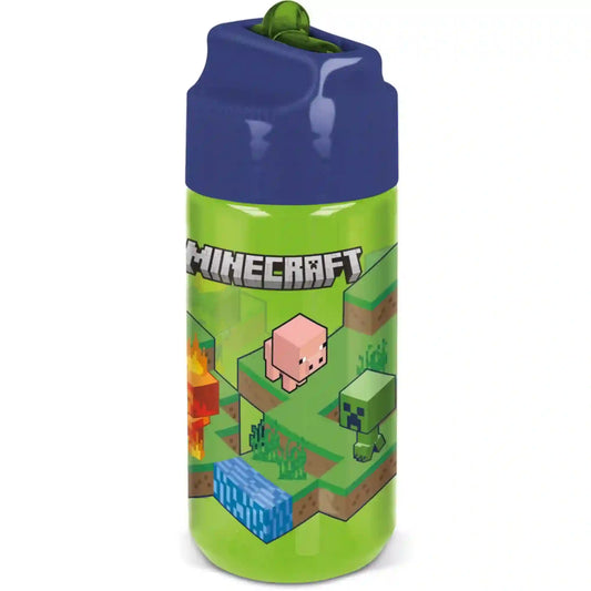 STOR Minecraft mintás zöld kulacs sötétkék kupakkal és zöld nyitógombbal, Minecraft logóval, malac és Creeper figurával, kockás tájjal, fehér háttér előtt.