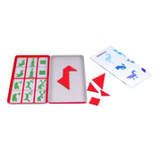 A "Tangram Magnetic" játék belseje, amely tartalmazza a kihíváskártyákat, a mágneses táblát és a piros tangram elemeket.