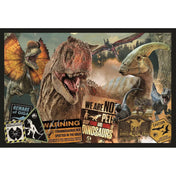 Jurassic World puzzle illusztráció, amelyen különböző dinoszauruszfajok szerepelnek figyelmeztető táblákkal és parkos környezettel, sötétebb tónusú, realisztikus grafikai stílusban, filmes hangulatot idézve.