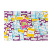 Színes, vidám kártyák a Zöld a nyerő! társasjátékból, különböző feladatokkal és kérdésekkel. A középen elhelyezett „Zöld a nyerő!” kártya kiemeli a játék dinamikus, bulis hangulatát.