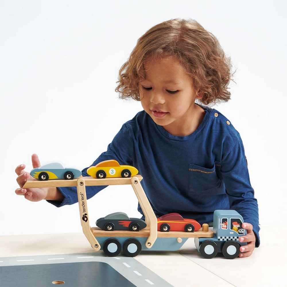Autó szállító, 5 sport autóval, prémium minőségű fából - Car Transporter - Tender Leaf Toys