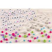 Make It Real, Bájos karkötők, betűk és gyöngyök