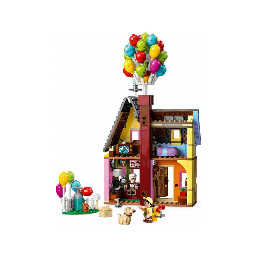 LEGO "Fel" ház belső nézet, részletes szobákkal és színes léggömbökkel a tetőn.
