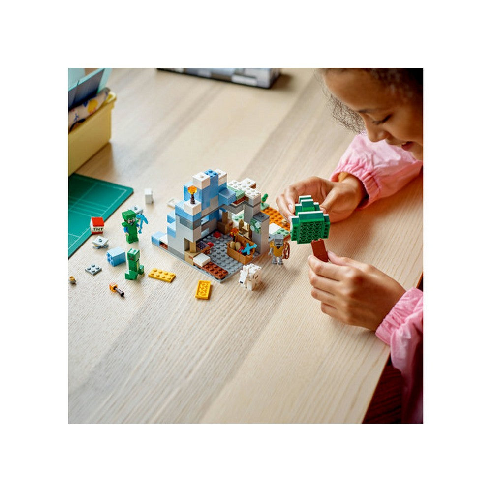 LEGO Minecraft A jéghegyek 21243 304 darabos