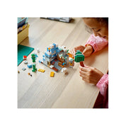 LEGO Minecraft A jéghegyek 21243 304 darabos